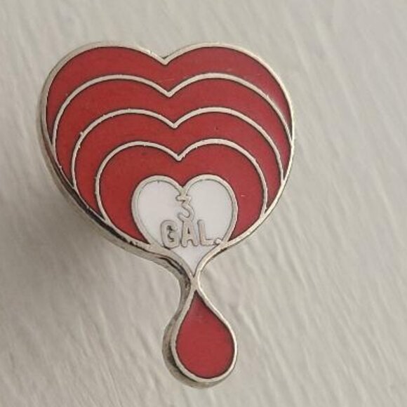 Blood Drive Three 3 Gallon Award Vintage Lapel Pin Tie Tack - Bleeding Heart Pin - Picture 2 of 4